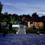 Sipos Vendeg Es Apartmanhaz Balatongyorok