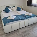 Sipos Vendeg Es Apartmanhaz Guest house