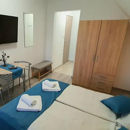 Sipos Vendeg Es Apartmanhaz بيت ضيافة *