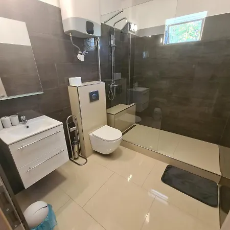 بيت ضيافة Sipos Vendeg Es Apartmanhaz Balatongyörök
