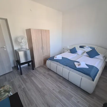 بيت ضيافة Sipos Vendeg Es Apartmanhaz