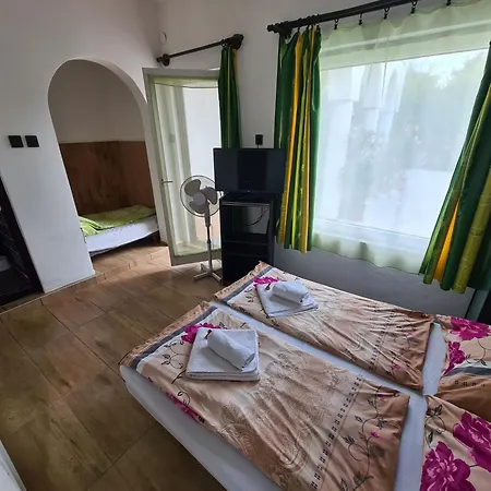 بيت ضيافة Sipos Vendeg Es Apartmanhaz Balatongyörök