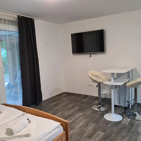 Sipos Vendeg Es Apartmanhaz Gasthof Balatongyörök