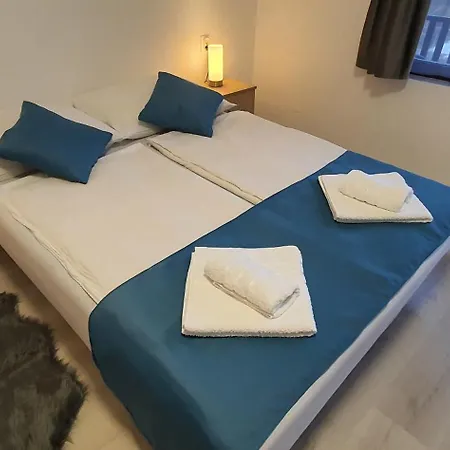 بيت ضيافة Sipos Vendeg Es Apartmanhaz Balatongyörök