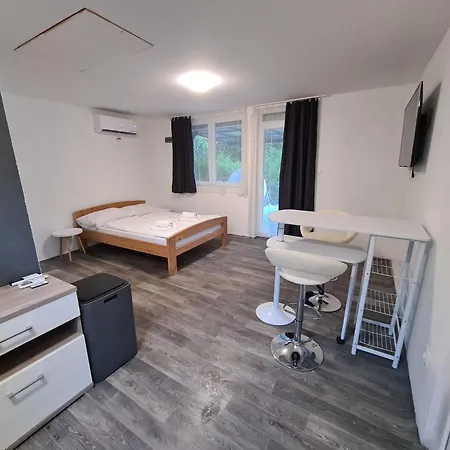 Sipos Vendeg Es Apartmanhaz * Balatongyörök