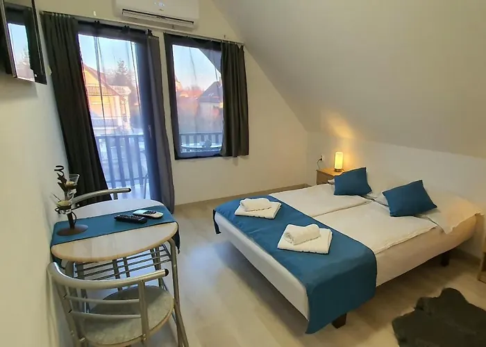 Πανσιόν Sipos Vendeg Es Apartmanhaz *