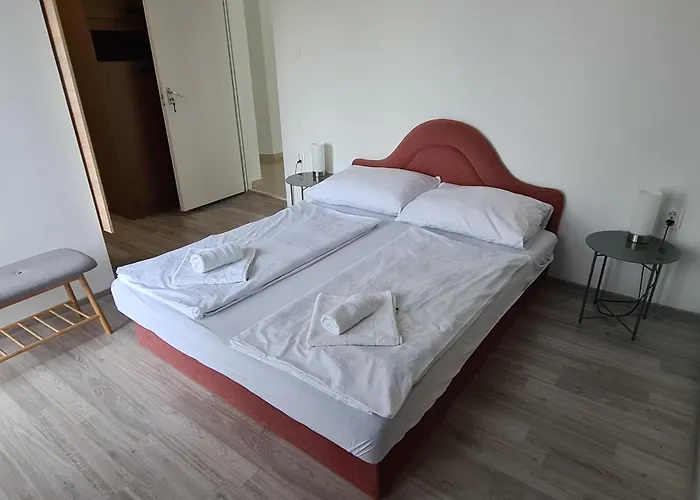 Sipos Vendeg Es Apartmanhaz Gæstehus